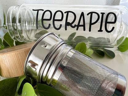 Doppelwandige Flasche mit Bambusdeckel, herausnehmbarem Teesieb und hochwertigem Vinyldruck "Teerapie" - 500 ml