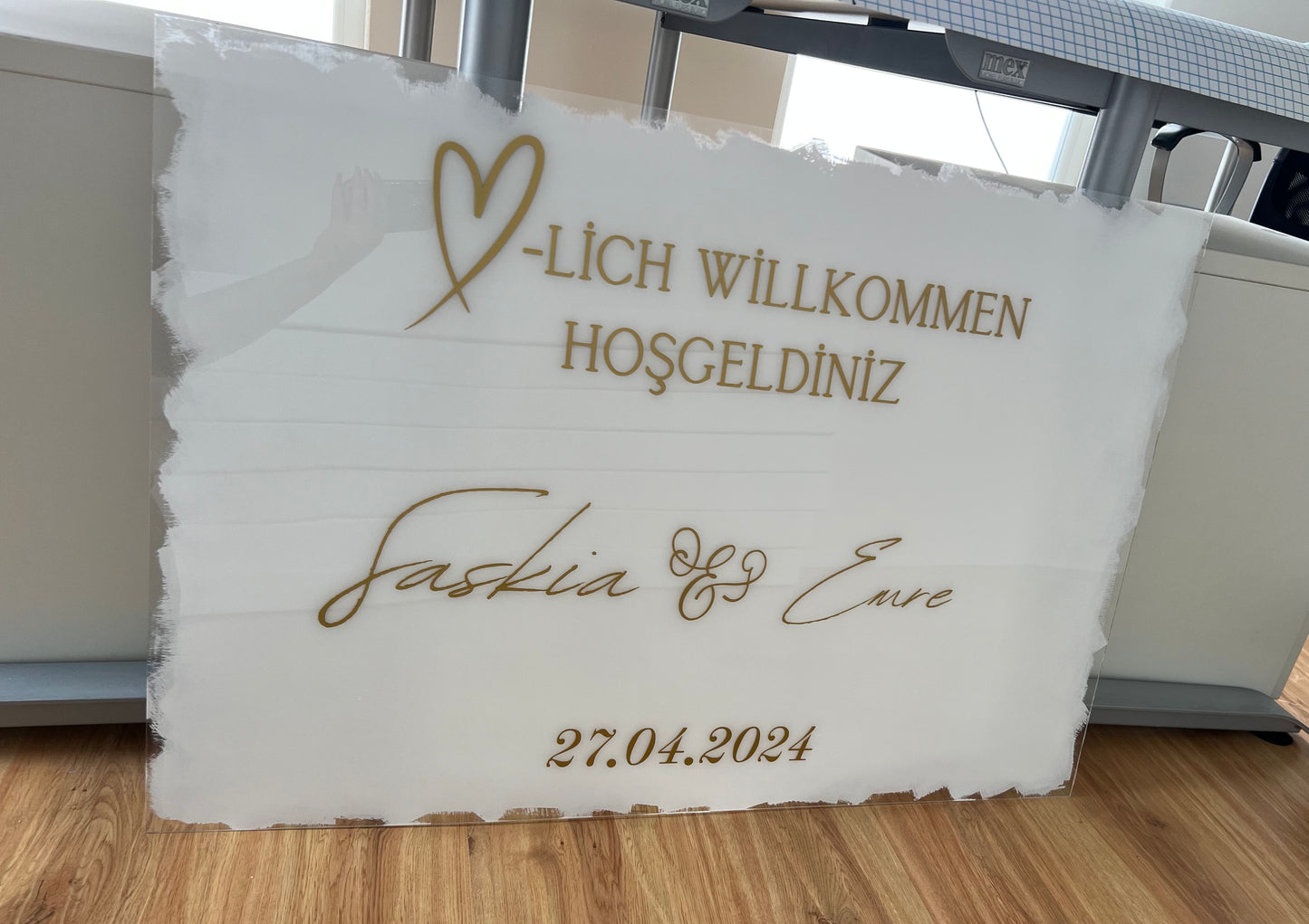 Individuell gestaltbares Willkommensschild aus Acryl für deine Hochzeit – Verschiedene Größen, Eleganter Hingucker