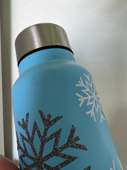 B-Ware - 500 ml Thermosflasche mit Wintermotiv "Schneeflocken" – Dein stylischer Begleiter für Heiß- und Kaltgetränke im Winter