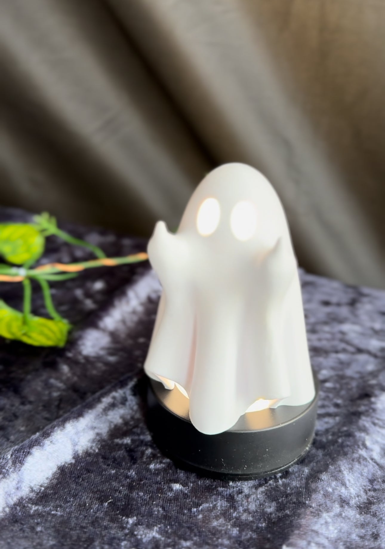 Frecher Mittelfinger Geist mit Beleuchtung – 9 cm Halloween Deko aus dem 3D Drucker