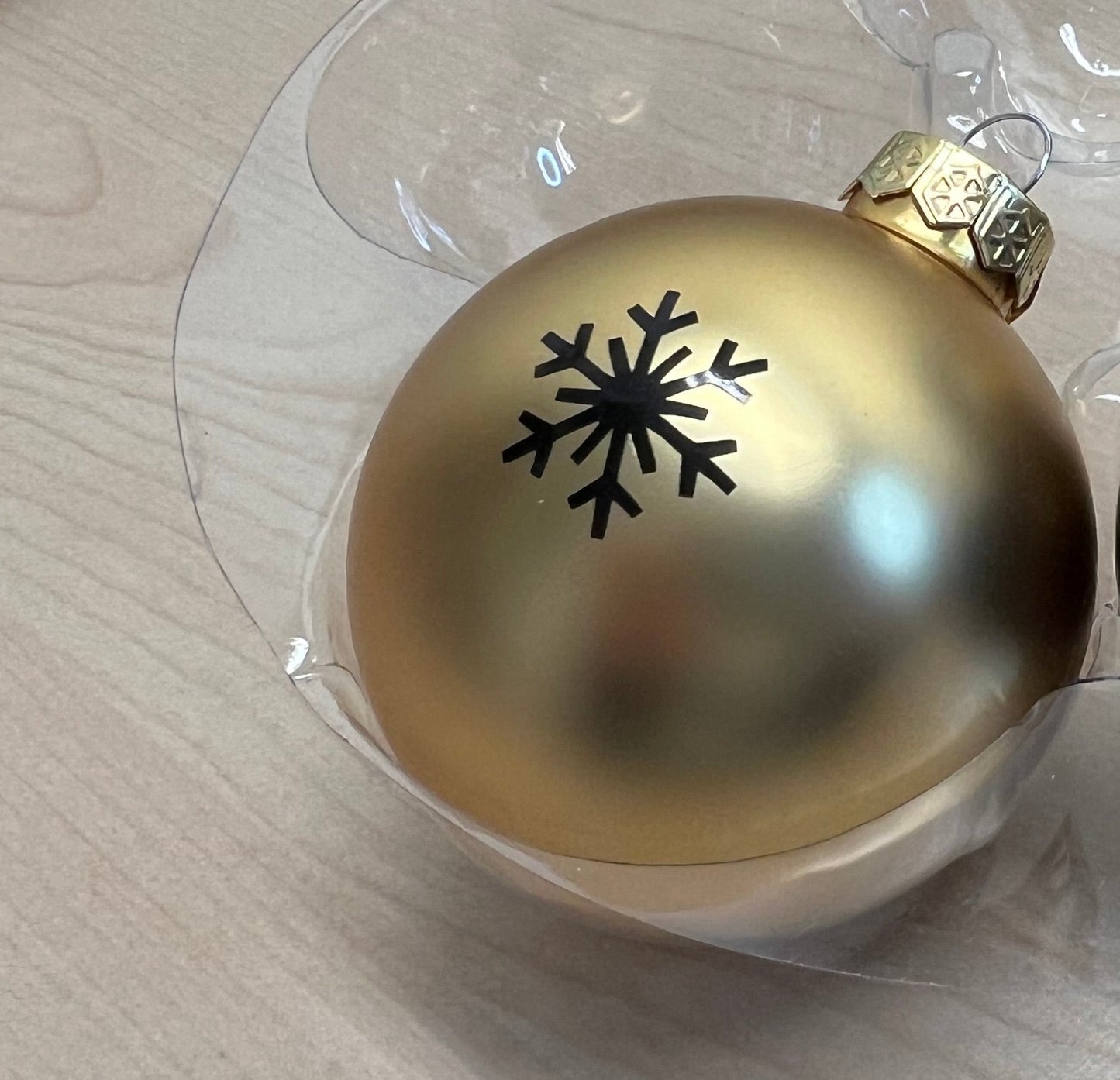 Matte Weihnachtskugeln aus Glas, 6 cm – Personalisierbar und in verschiedenen Farben erhältlich